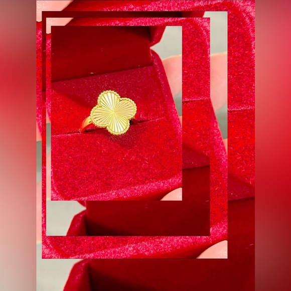 Gold Clover Ring - Picture 5 of 7